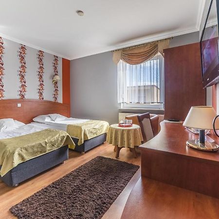 Hotel Doris Oborniki Extérieur photo