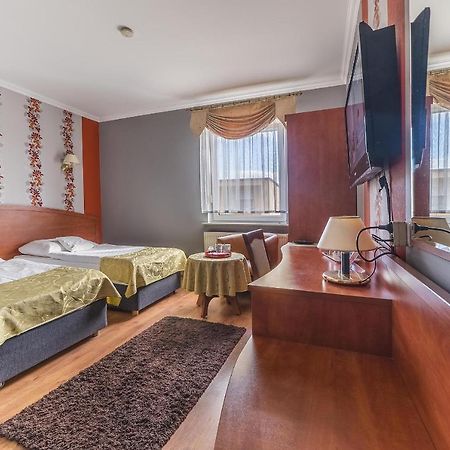 Hotel Doris Oborniki Extérieur photo