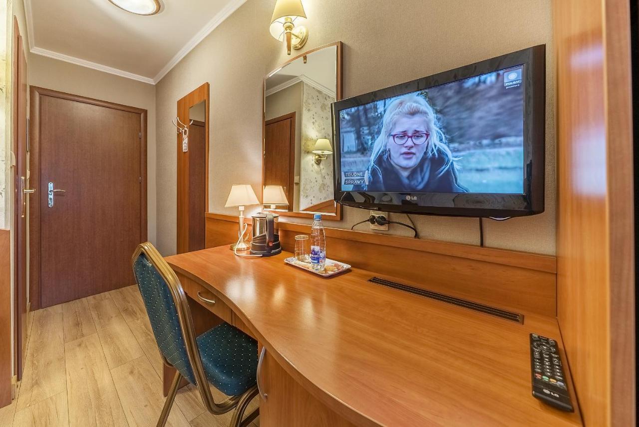 Hotel Doris Oborniki Extérieur photo