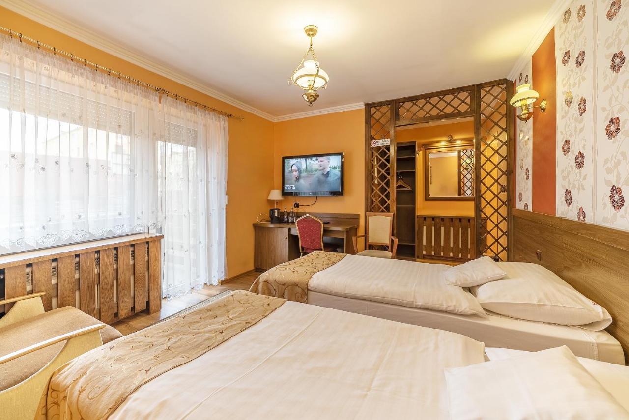 Hotel Doris Oborniki Extérieur photo