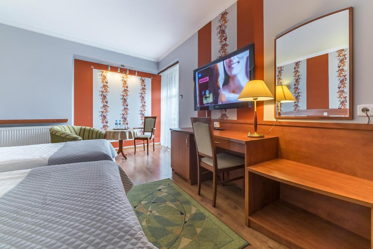 Hotel Doris Oborniki Extérieur photo