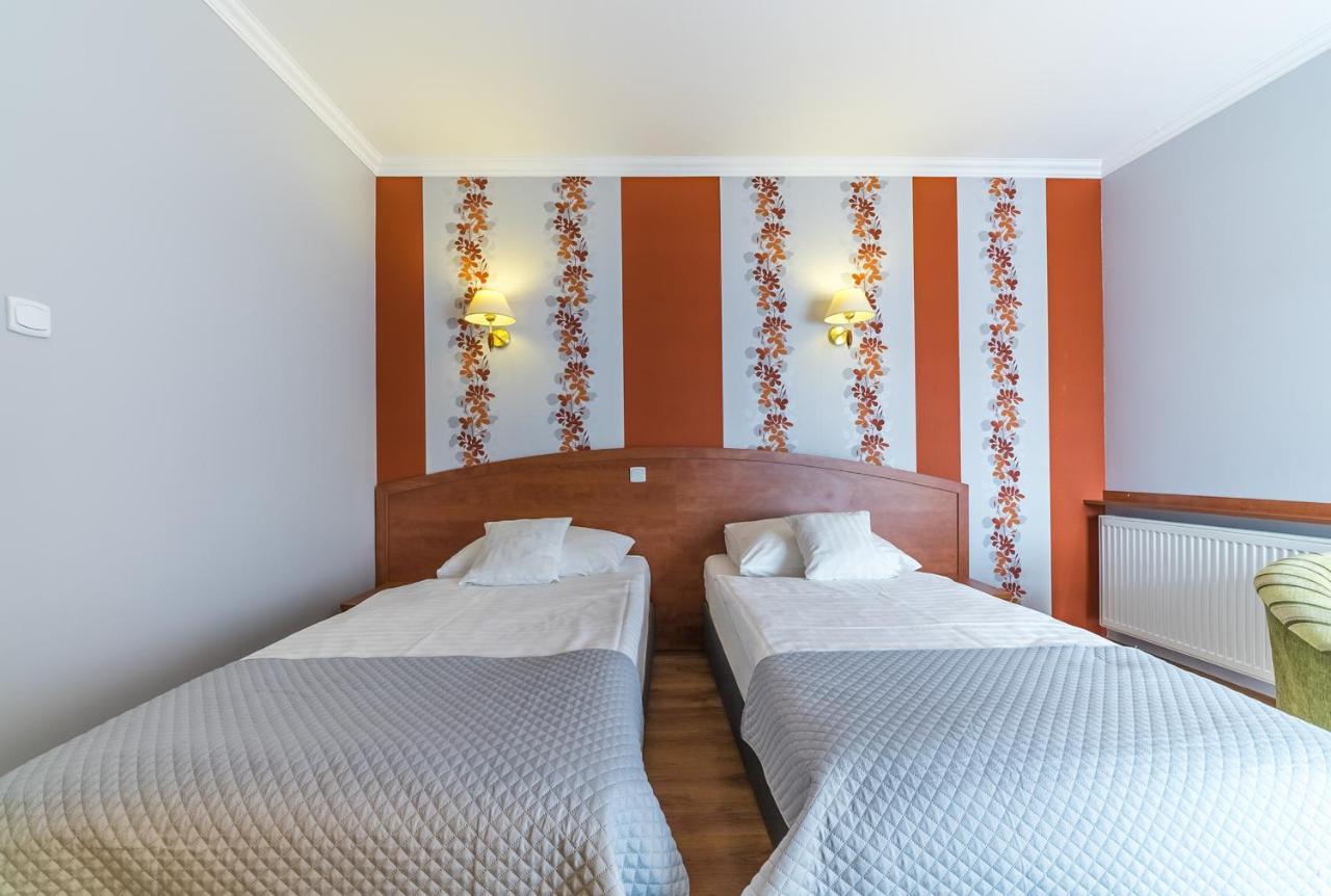 Hotel Doris Oborniki Extérieur photo