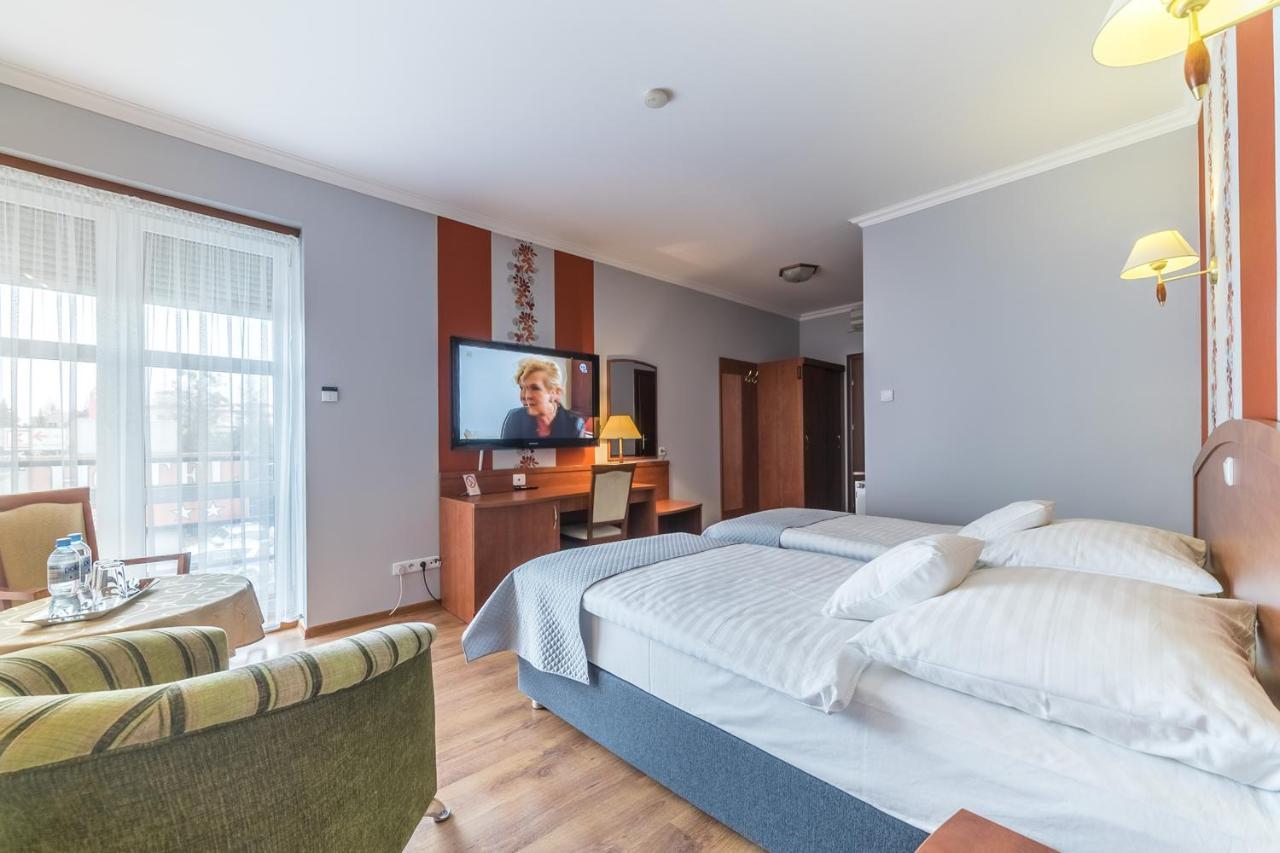 Hotel Doris Oborniki Extérieur photo