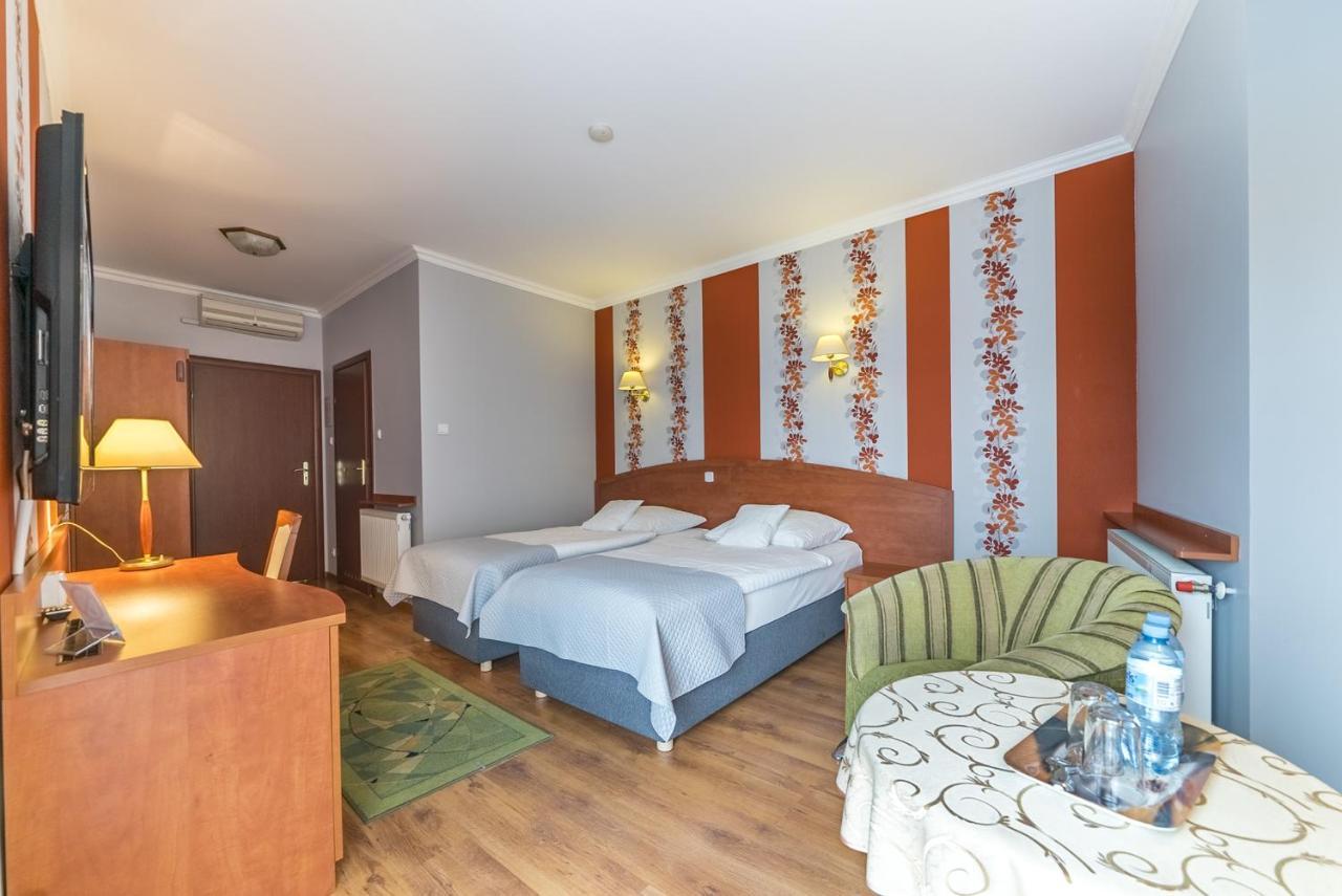 Hotel Doris Oborniki Extérieur photo