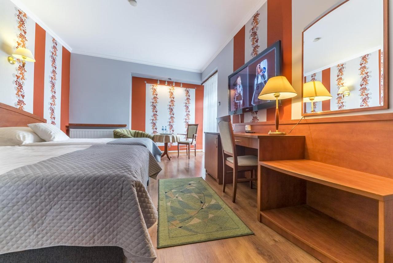 Hotel Doris Oborniki Extérieur photo