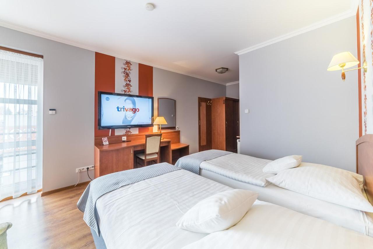 Hotel Doris Oborniki Extérieur photo