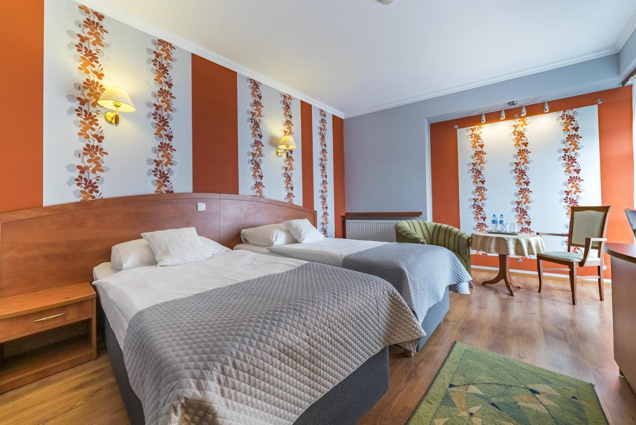 Hotel Doris Oborniki Extérieur photo
