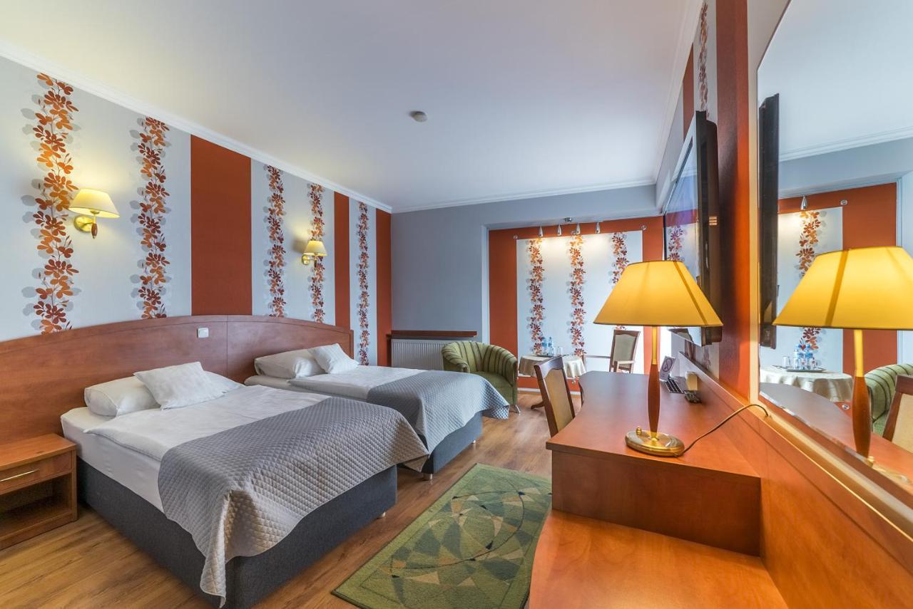 Hotel Doris Oborniki Extérieur photo