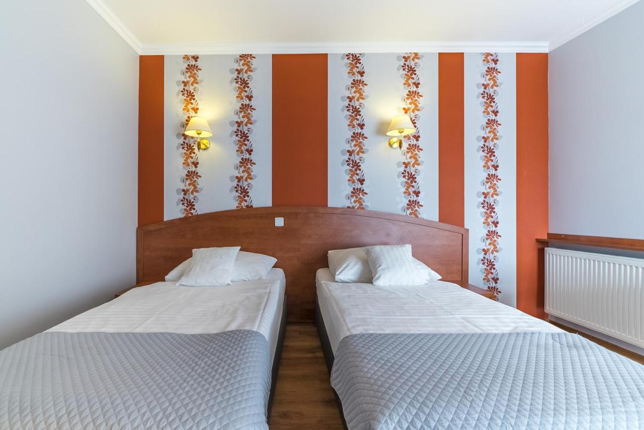 Hotel Doris Oborniki Extérieur photo