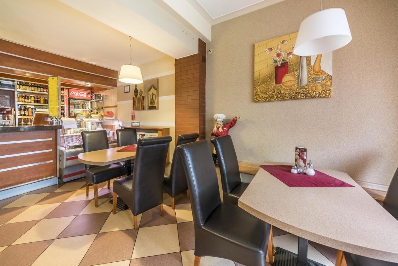 Hotel Doris Oborniki Extérieur photo