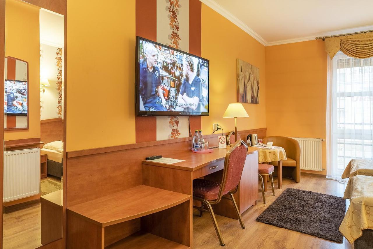 Hotel Doris Oborniki Extérieur photo