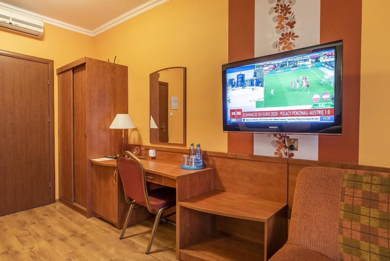 Hotel Doris Oborniki Extérieur photo