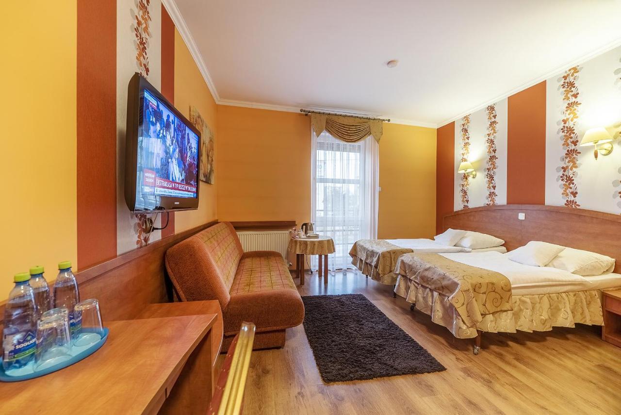 Hotel Doris Oborniki Extérieur photo