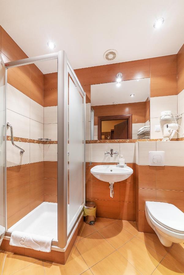 Hotel Doris Oborniki Extérieur photo