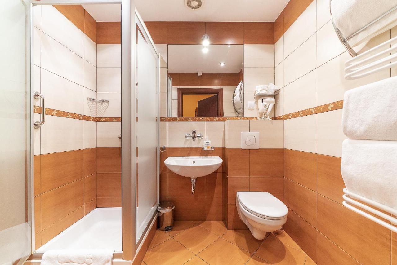 Hotel Doris Oborniki Extérieur photo