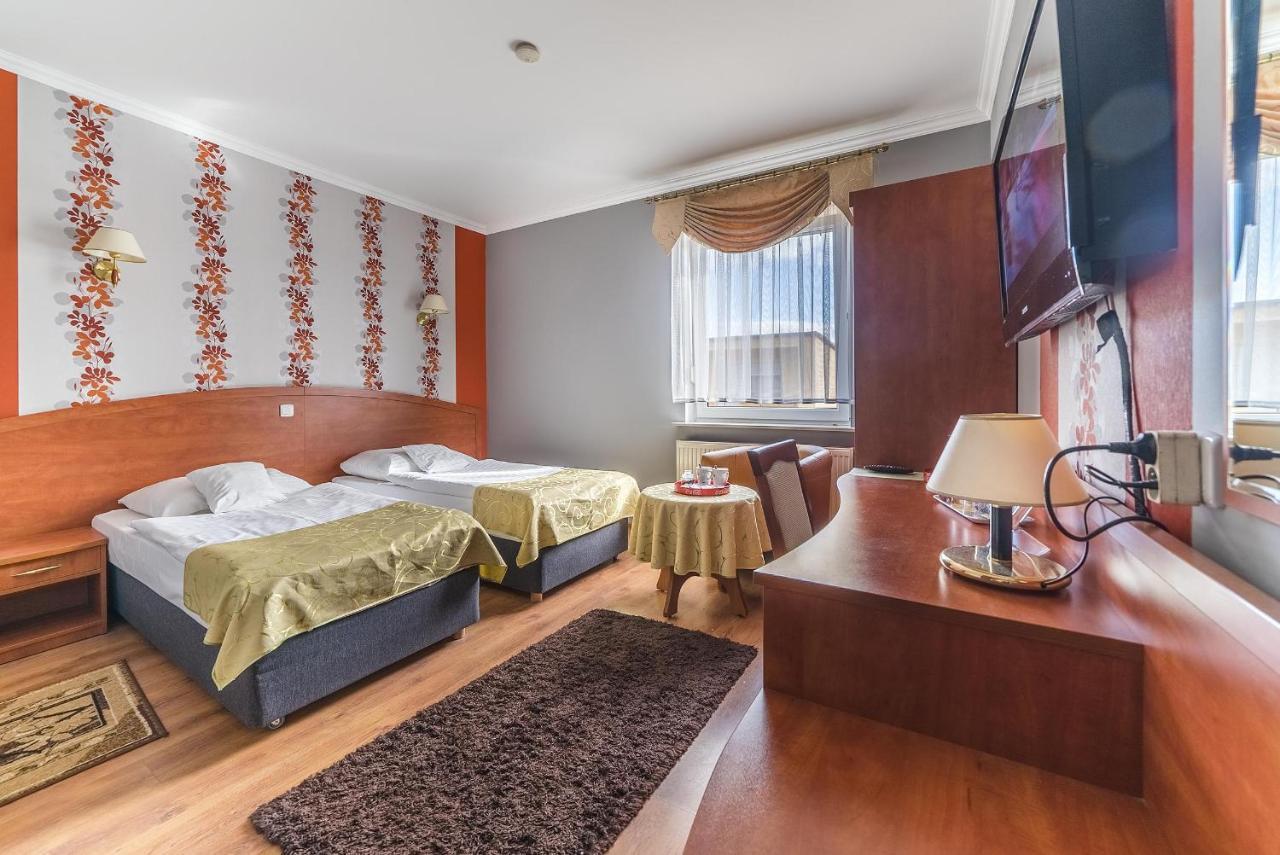 Hotel Doris Oborniki Extérieur photo