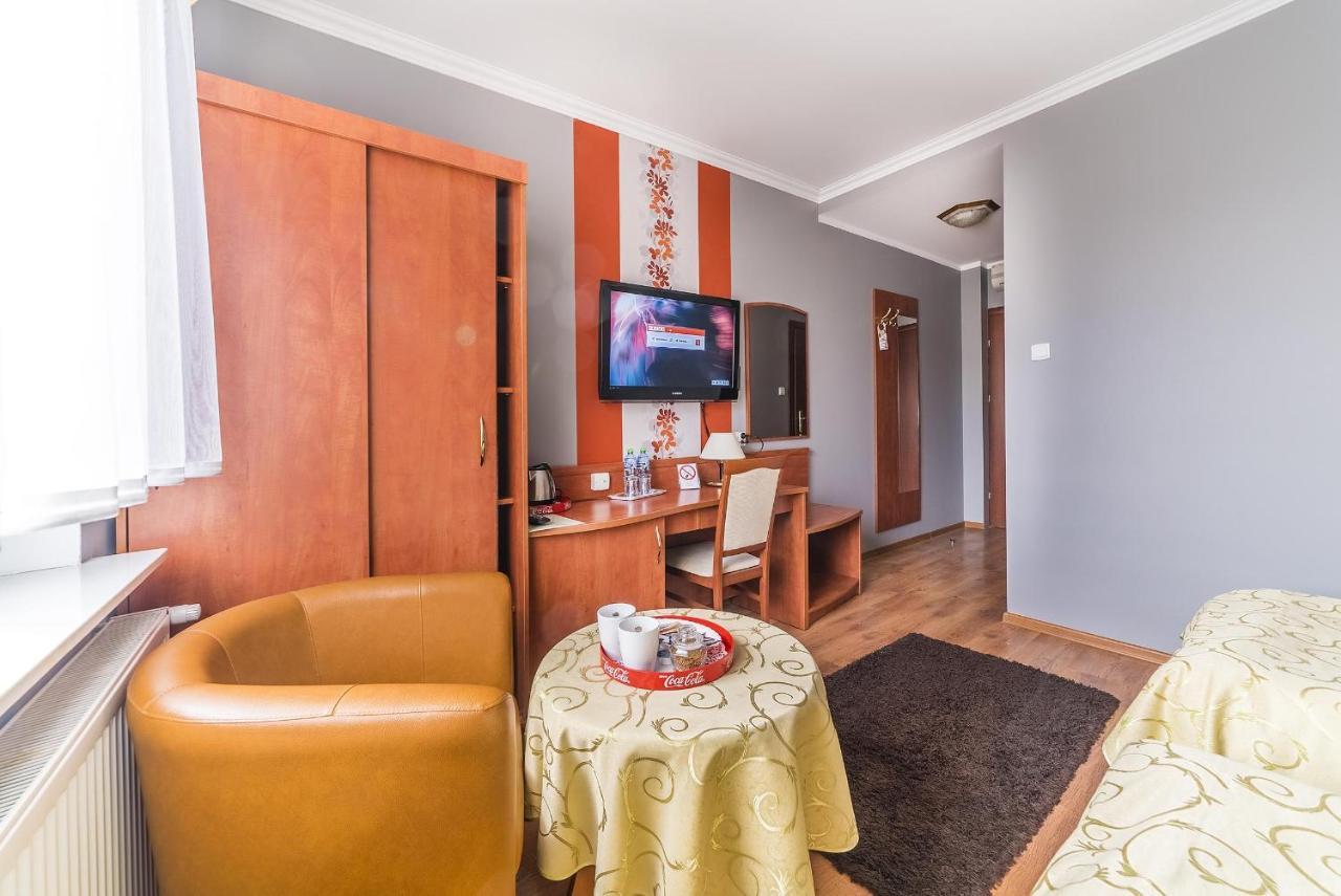 Hotel Doris Oborniki Extérieur photo