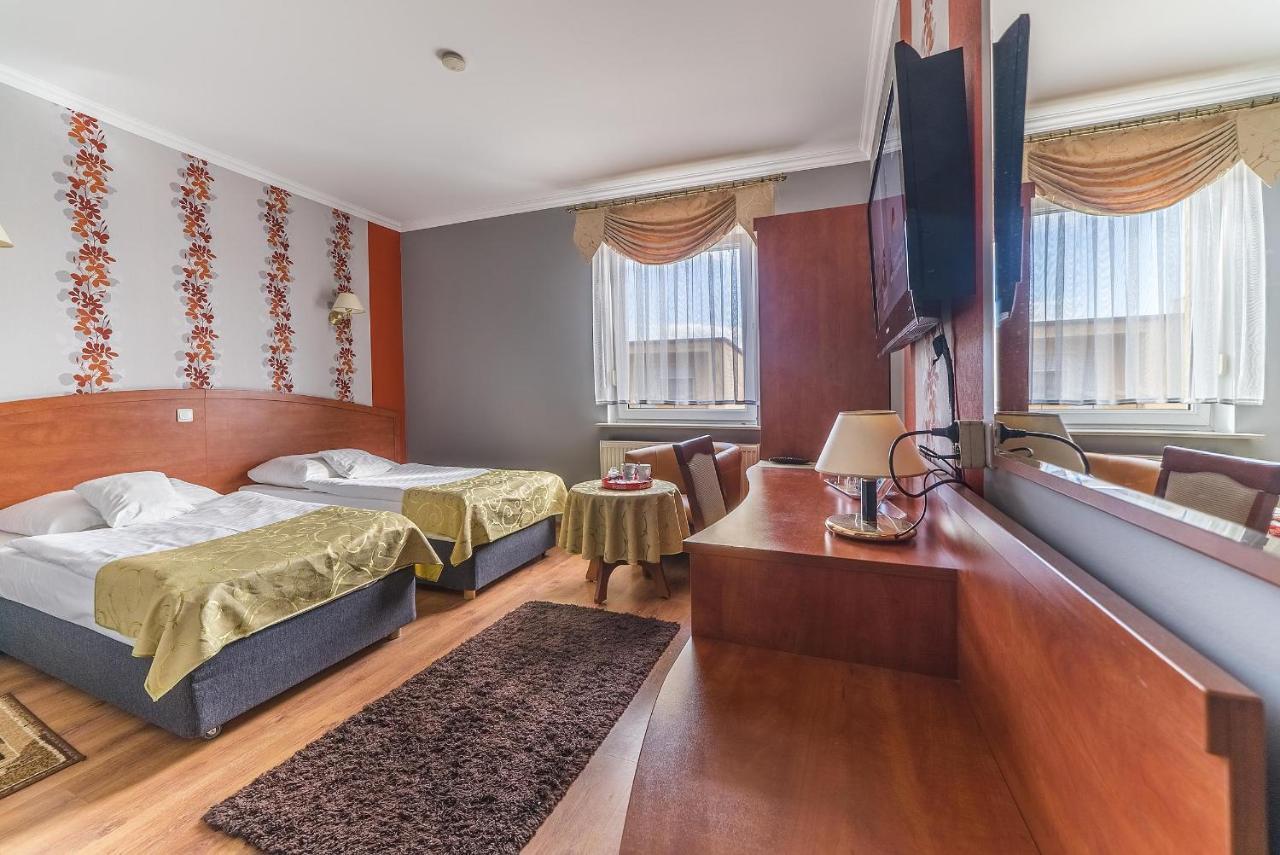 Hotel Doris Oborniki Extérieur photo