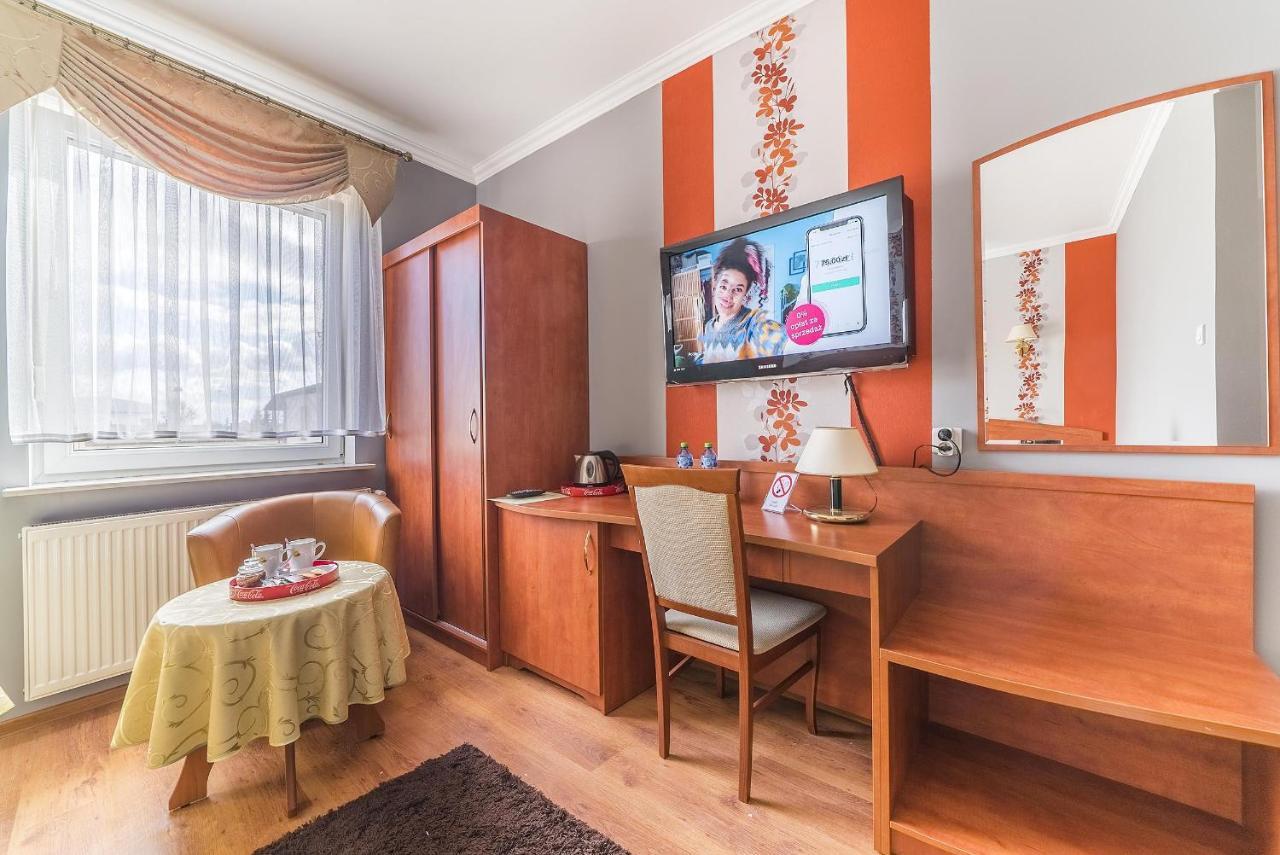 Hotel Doris Oborniki Extérieur photo