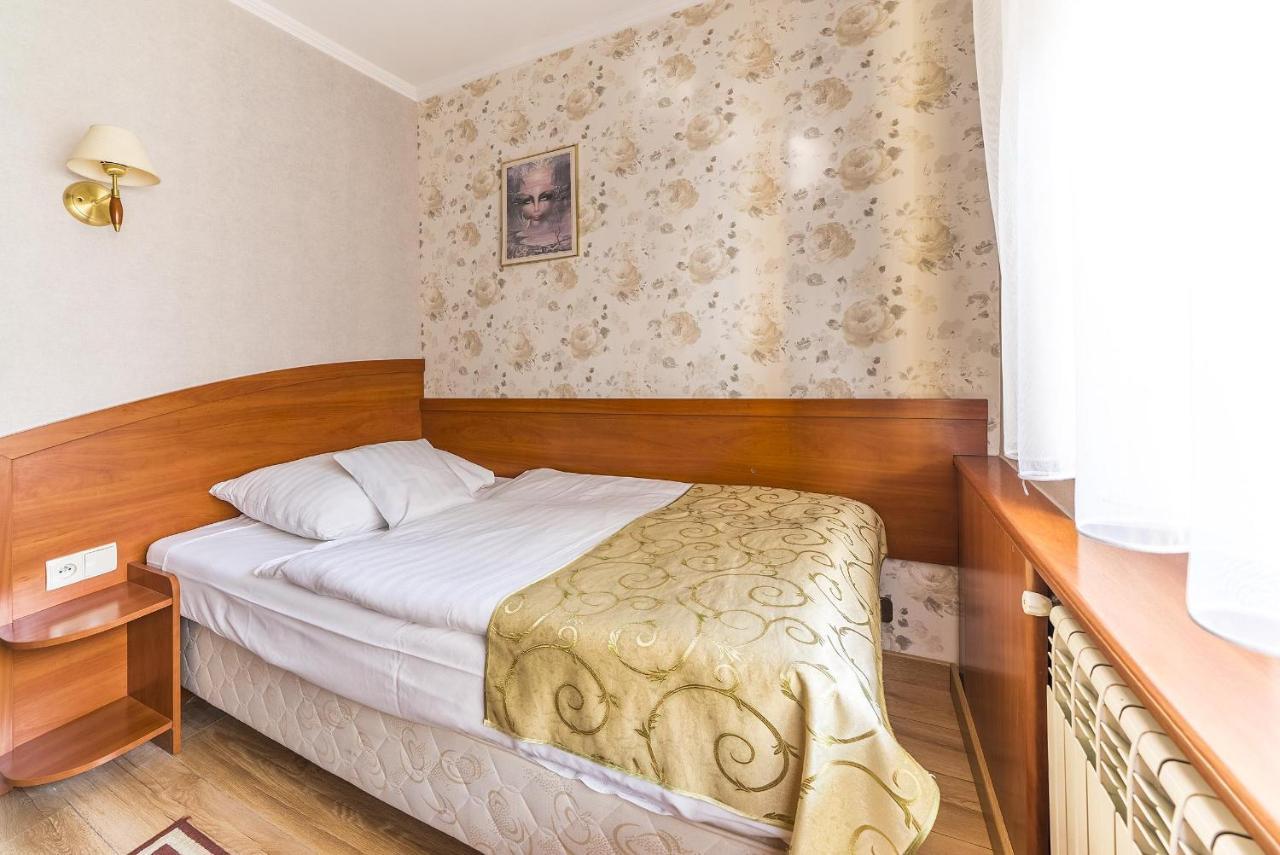 Hotel Doris Oborniki Extérieur photo