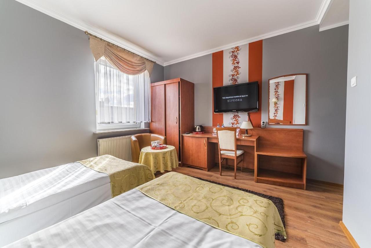 Hotel Doris Oborniki Extérieur photo