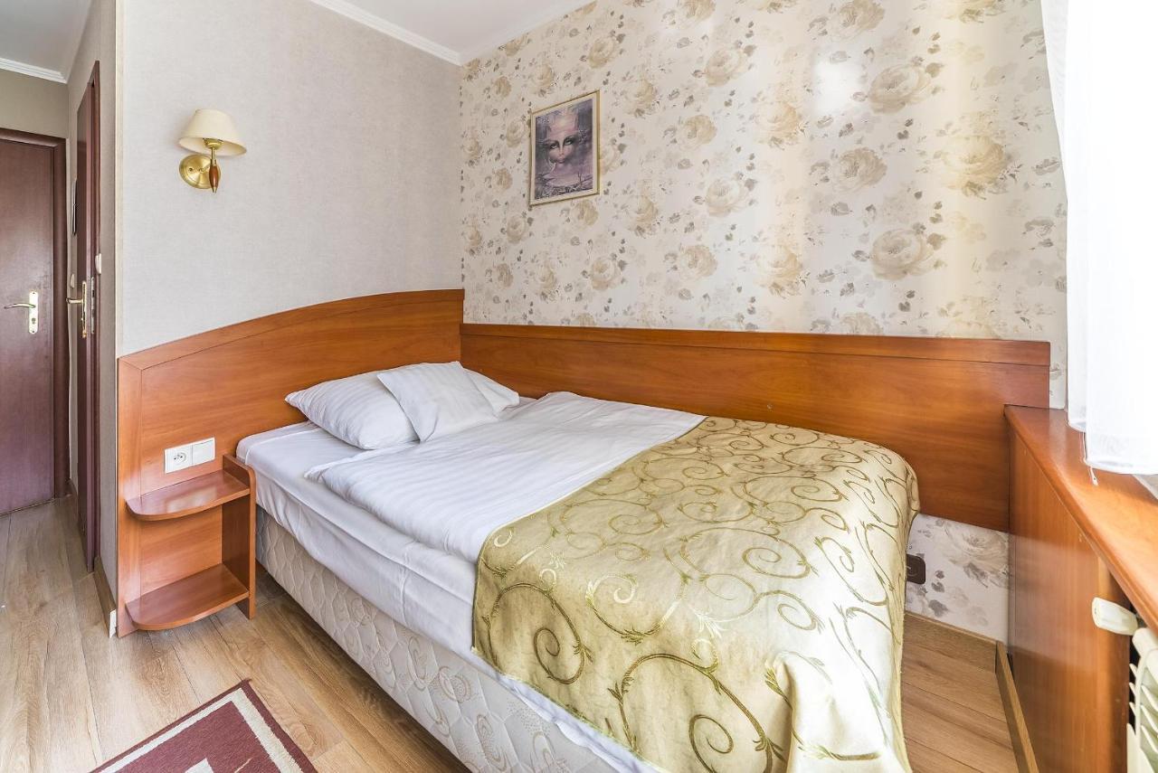 Hotel Doris Oborniki Extérieur photo