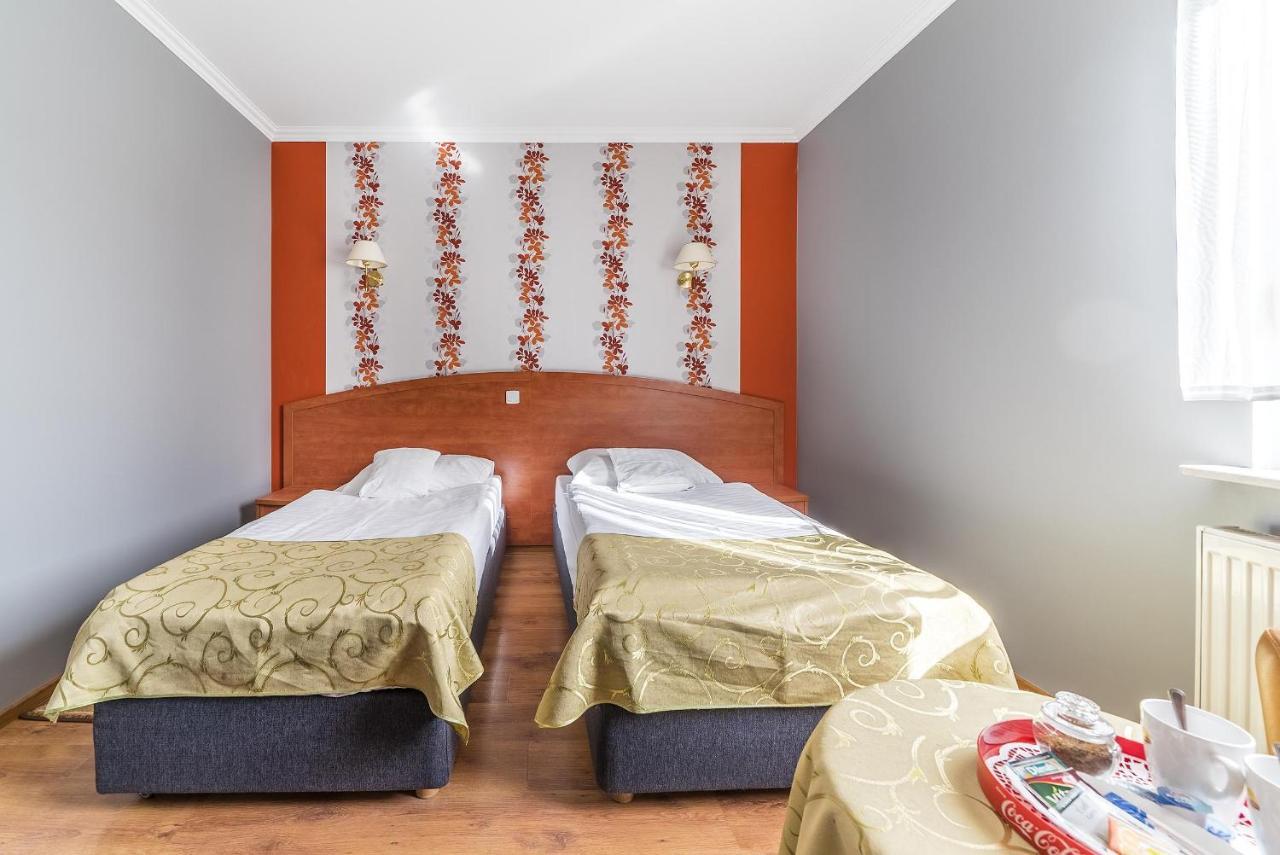 Hotel Doris Oborniki Extérieur photo